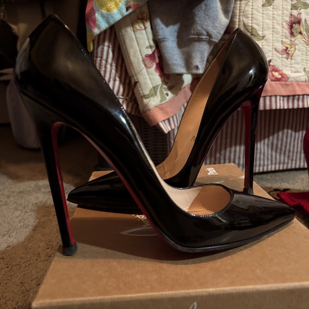 Posting for trade, 2 pairs of Louboutins. For a pair of Tom Ford heels